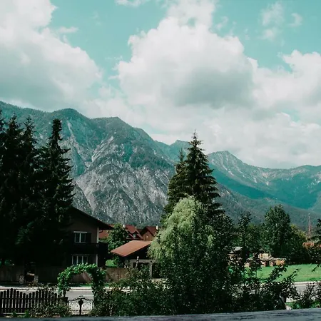 ゲストハウス Leprich 2*